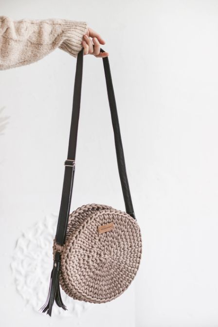 Crochet crossbody bag pattern
