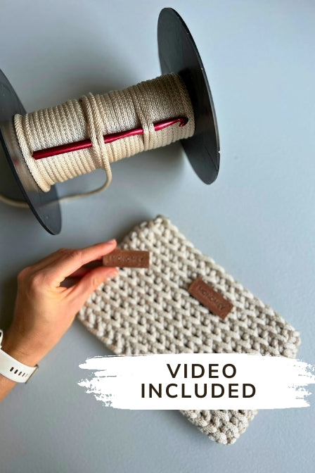 Mini crochet clutch pattern