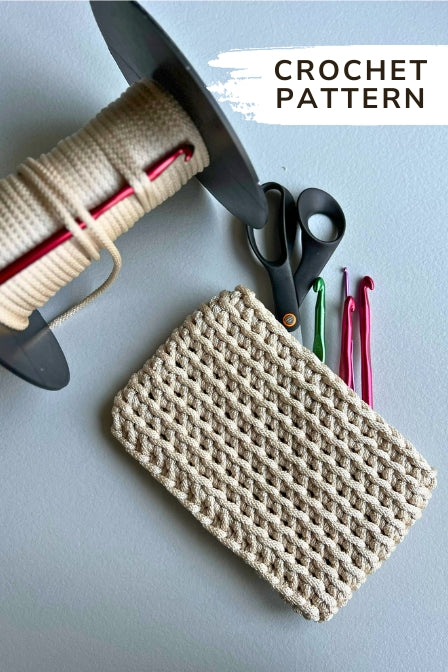 Mini crochet clutch pattern