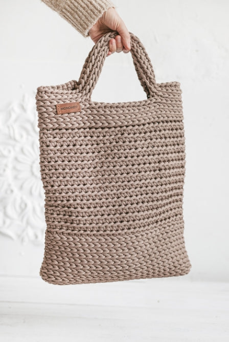 Modern crochet bag pattern for beginners