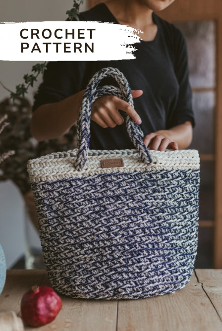 Crochet bag pattern Lillian blue