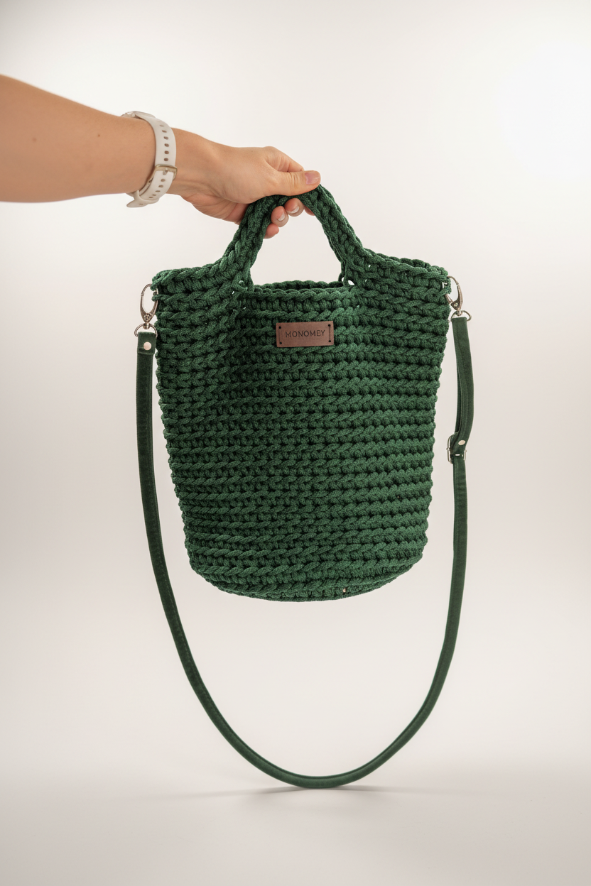 Crochet starter kit green Ally bag in hands