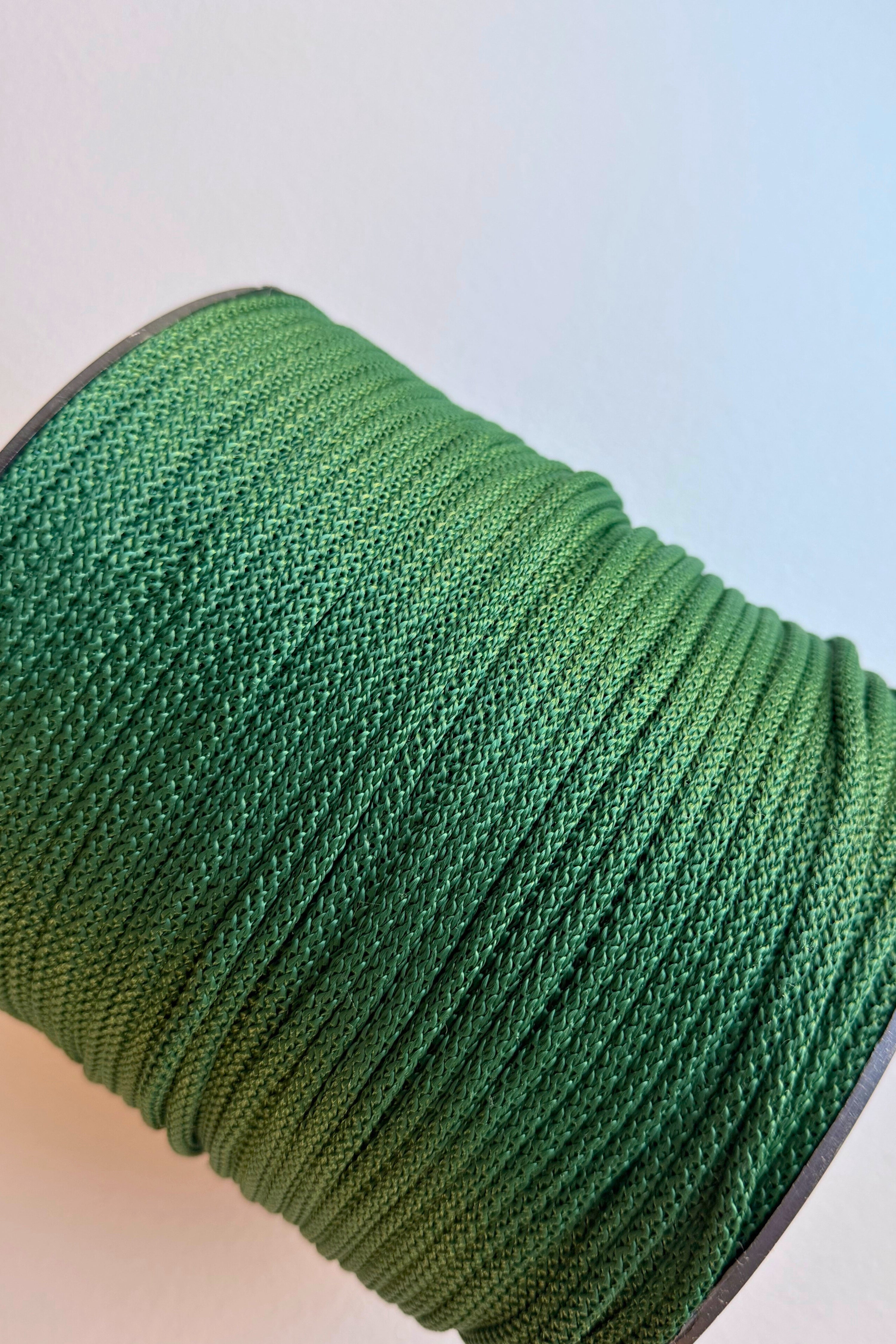Dark green macrame cord 6mm color detail