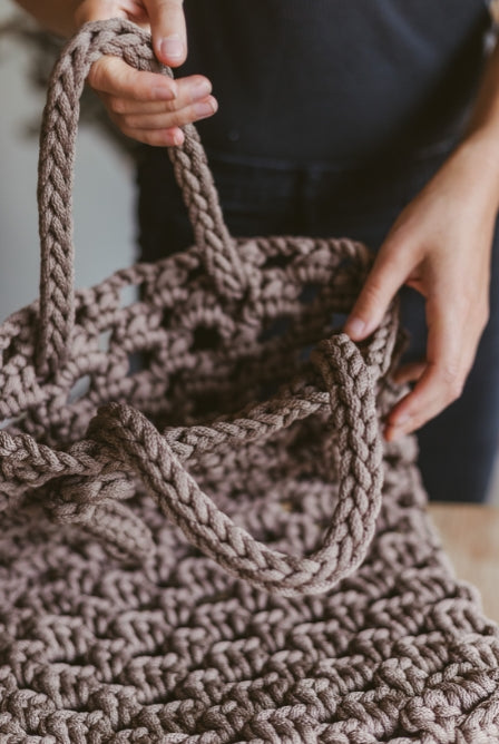 Easy modern crochet bag pattern