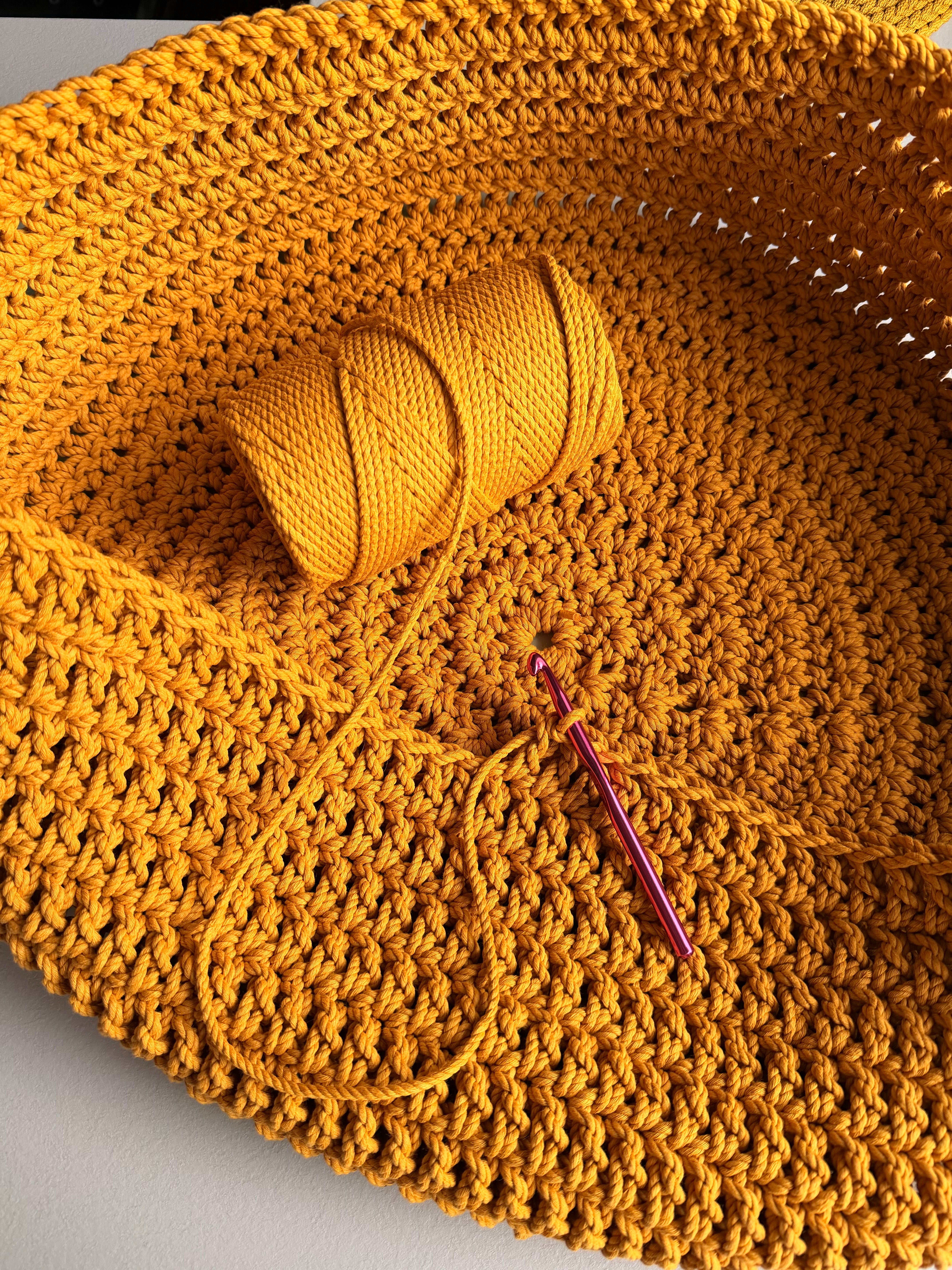 Round Crochet PRound Crochet Pet Bed Pattern – Dog & Cat - crocheting process