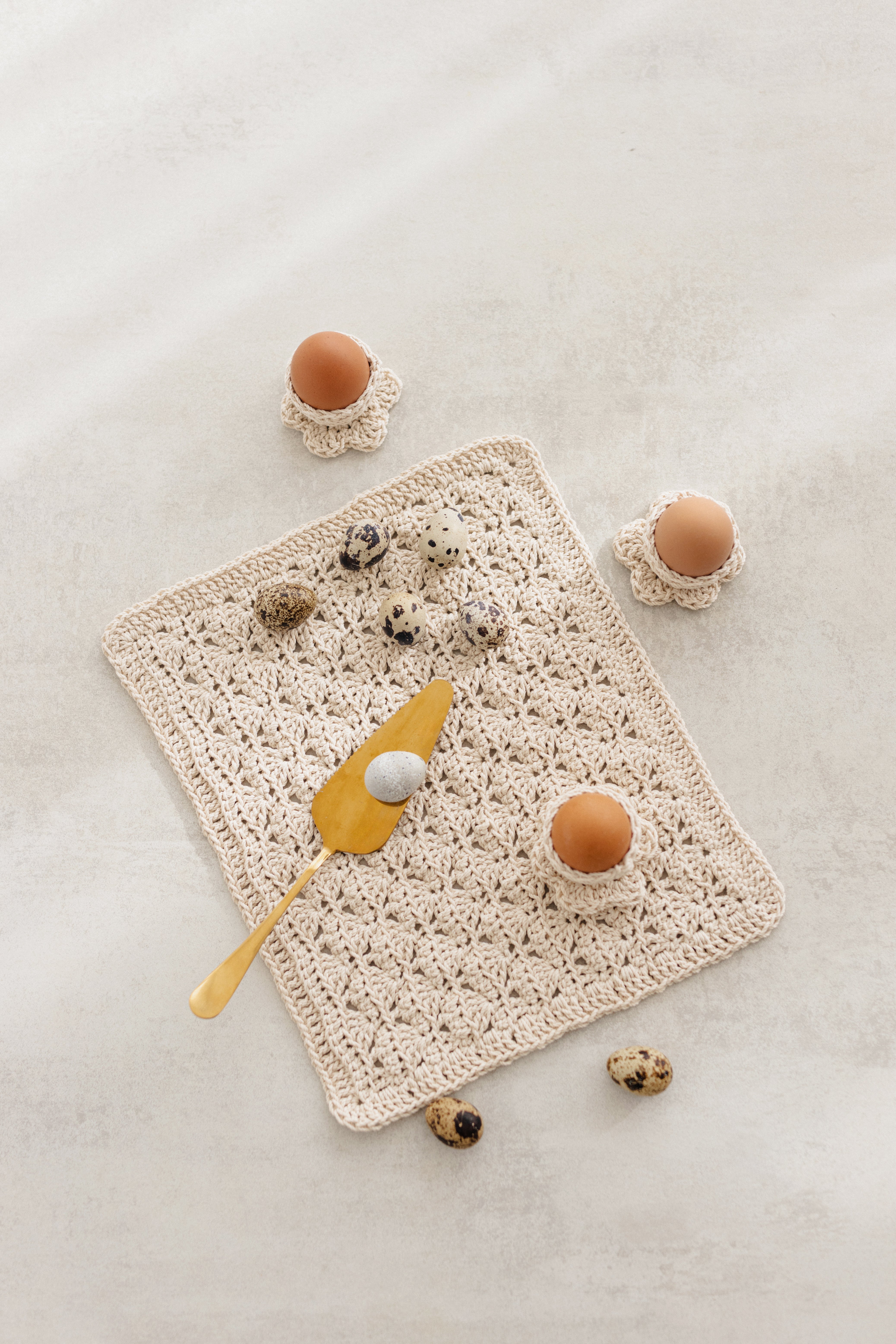 Simple crochet egg holder pattern free