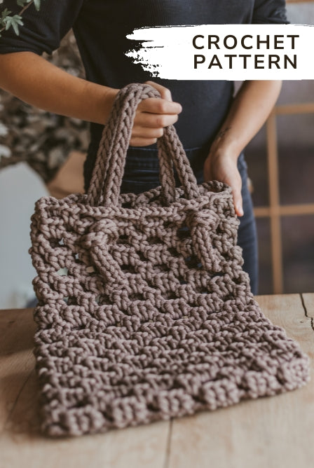 Modern crochet bag pattern Charlotte bag