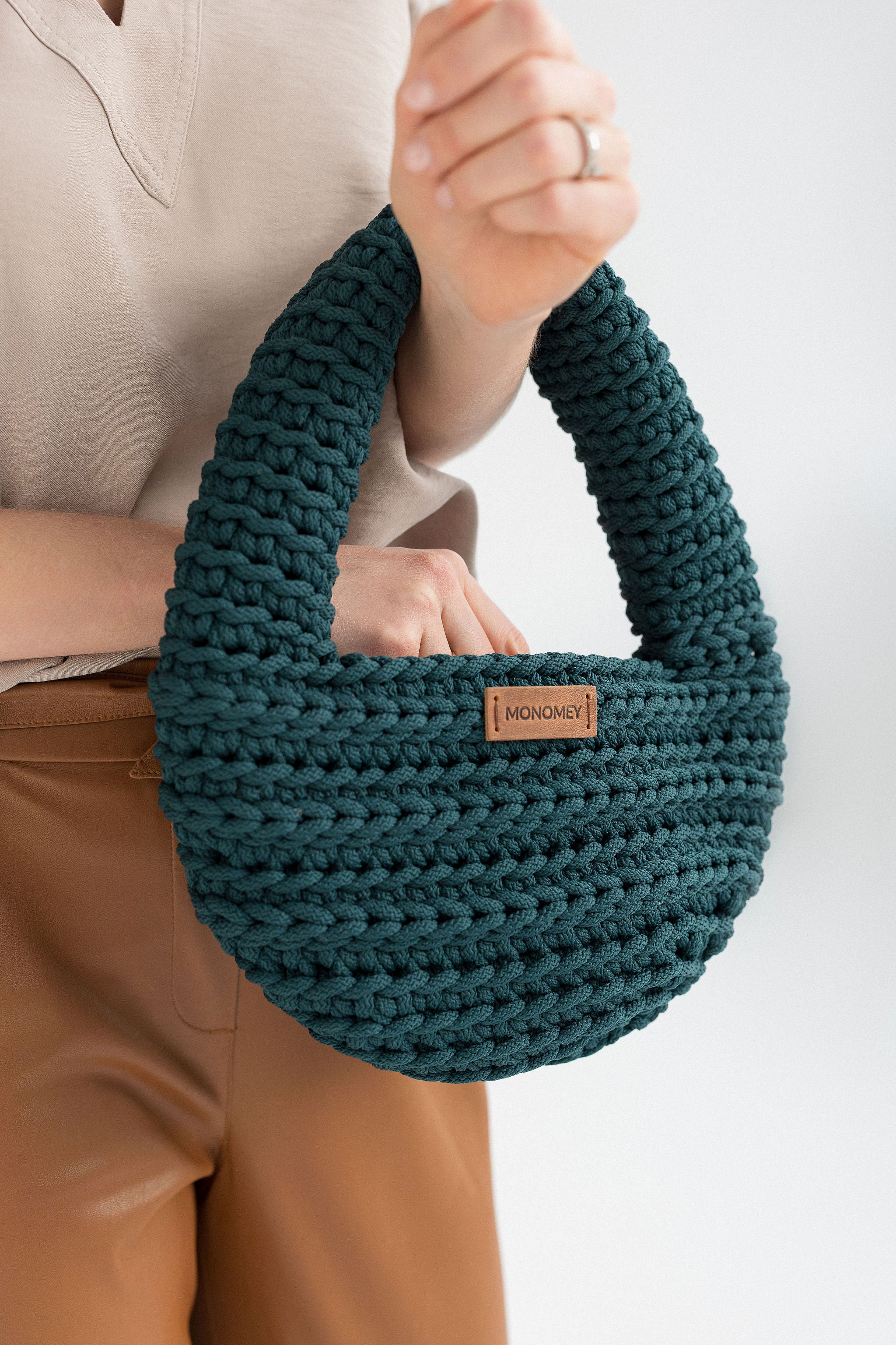 Green halfmoon bag – handmade crochet crescent purse by MonoMey Studio