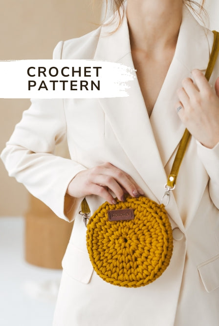 Small crochet crossbody bag pattern Mia + video tutorial
